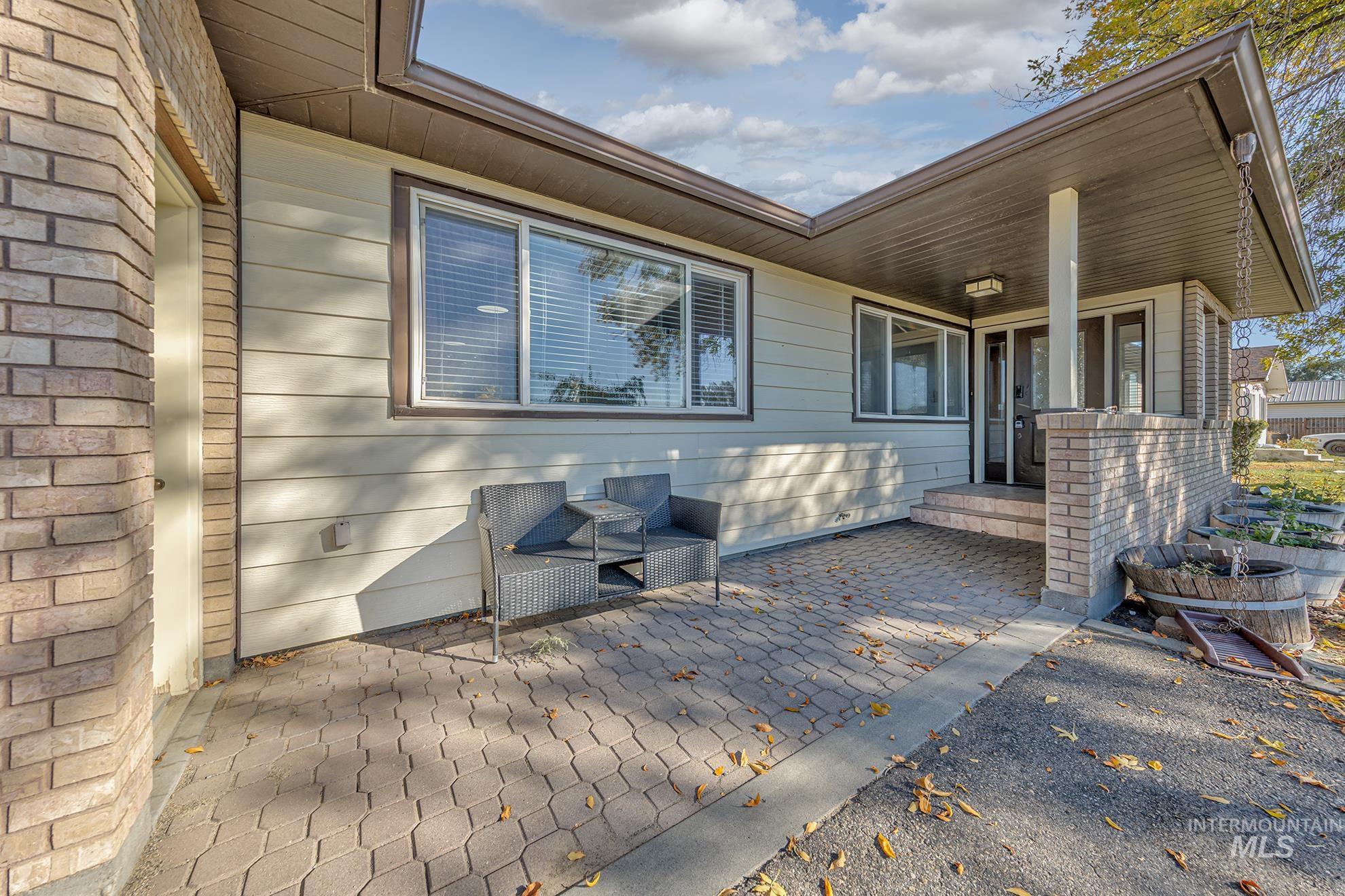 710 North 5th Street Nyssa, OR 97913 - Photo 5 of 36 Covered porch with a patio