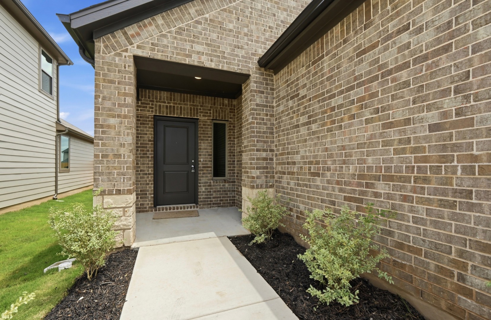 444 Lucky Avenue Elgin, TX 78621 - Photo 3 of 35