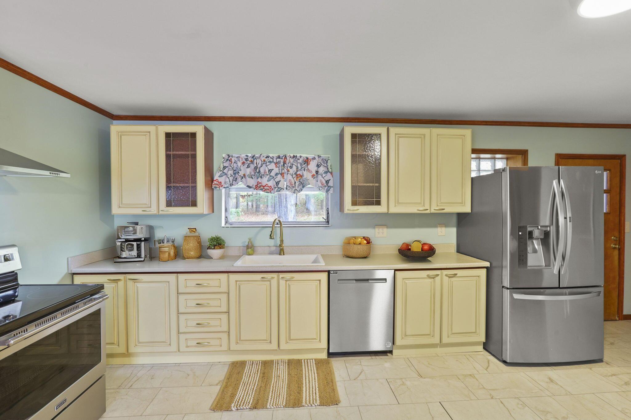 1499 Stringtown Road Northeast Lancaster, OH 43130 - Photo 15 of 48 Kitchen 4 - Virtually Staged