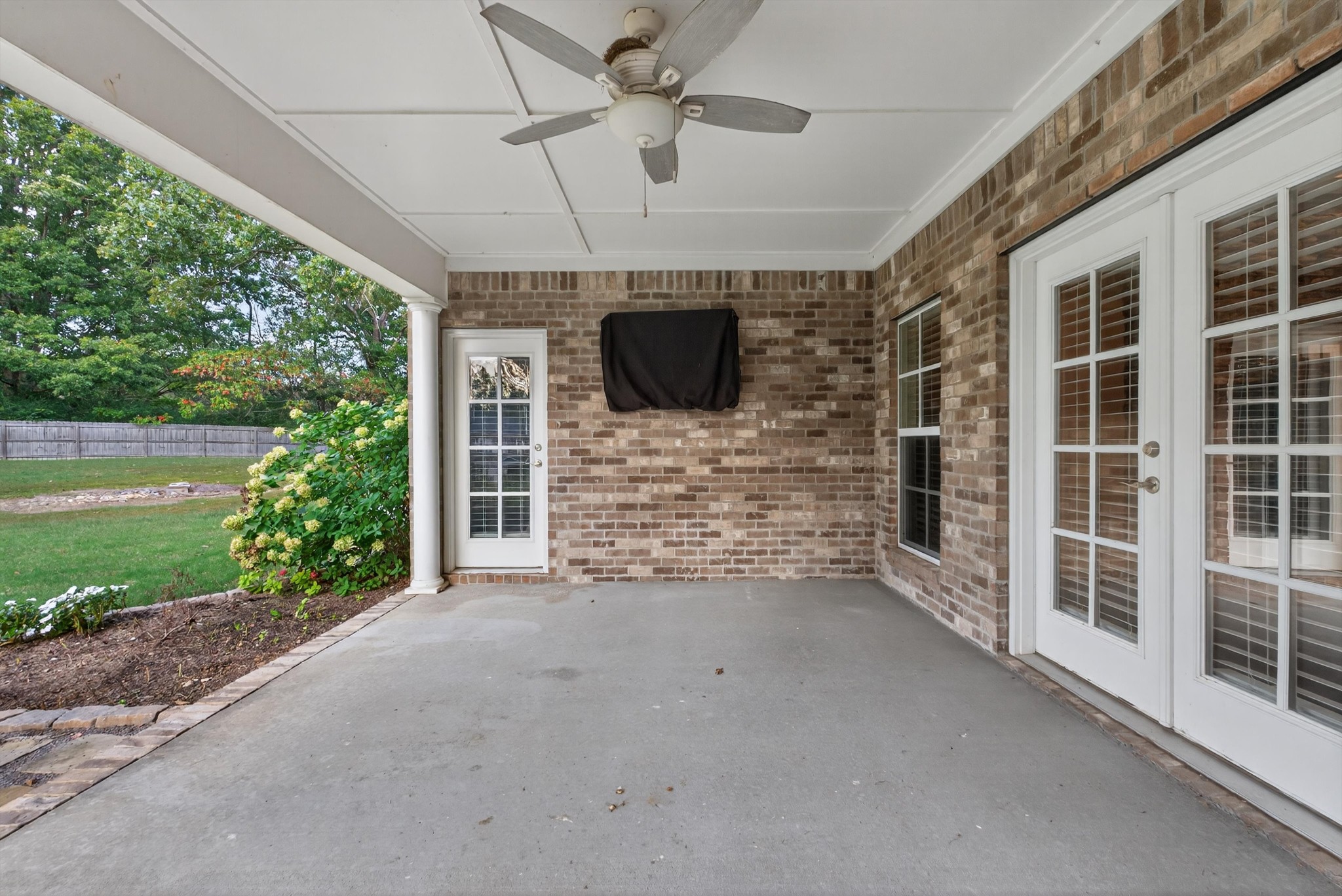 7401 Swindon Boulevard Fairview, TN 37062 - Photo 28 of 57 a view of a livingroom with an outdoor space