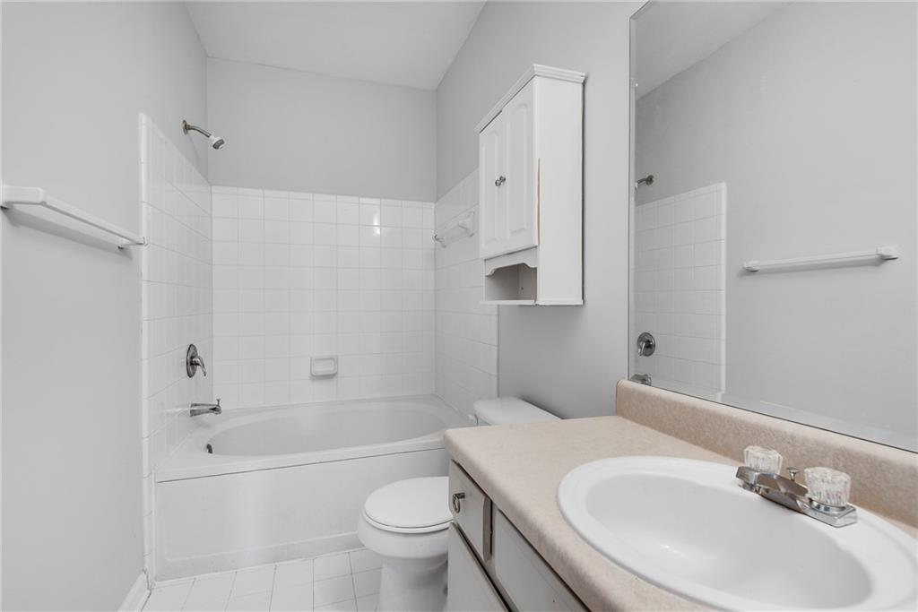 821 Ralph McGill Boulevard Northeast, Unit 3247 Atlanta, GA 30306 - Photo 21 of 43 a bathroom with a toilet sink and bathtub