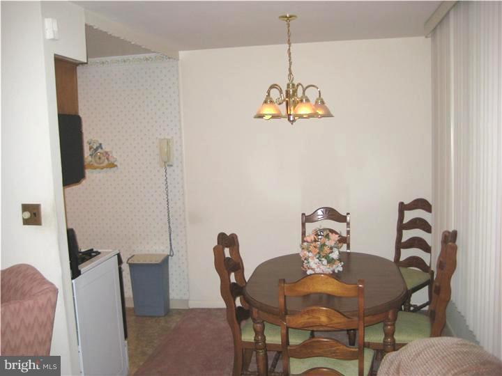 3276 Tara Road Philadelphia, PA 19154 - Photo 4 of 16 Dining Room