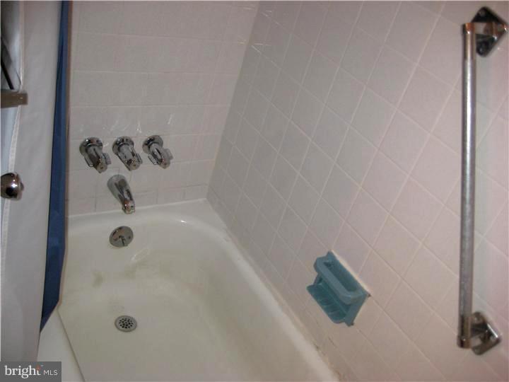 3276 Tara Road Philadelphia, PA 19154 - Photo 10 of 16 Master Bathroom