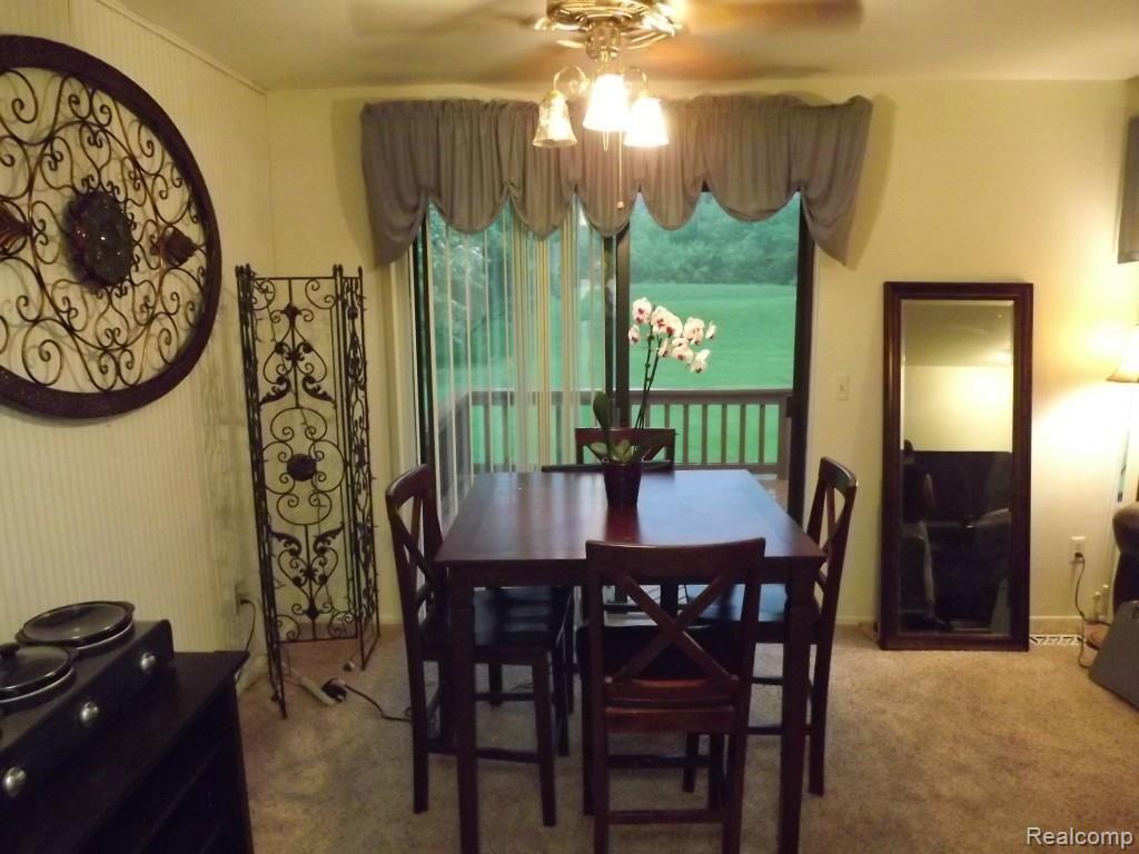1923 Allenway Court, Unit 178 Rochester, MI 48309 - Photo 6 of 11 Dining Area.jpg