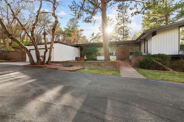 a view of a house with a yard and garage