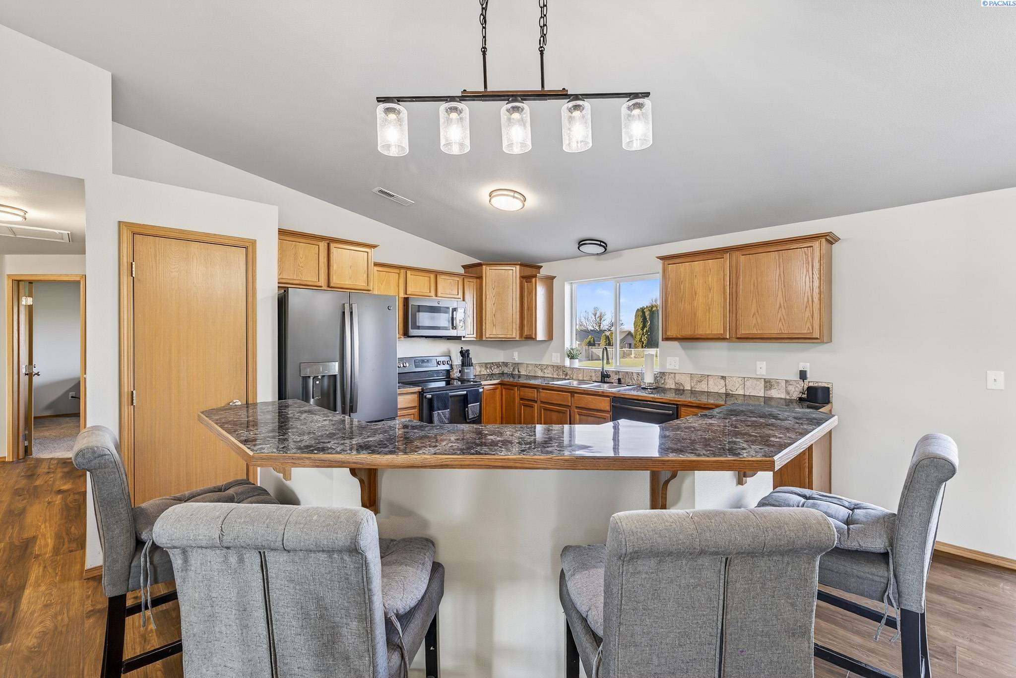 1621 Alexander Road Sunnyside, WA 98944 - Photo 6 of 44 Gallery Image 6