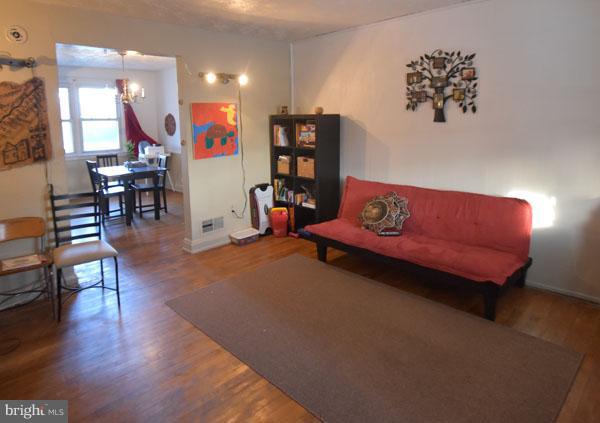 1852 Yakona Road Baltimore, MD 21234 - Photo 3 of 15 Living Room