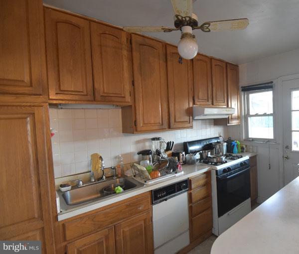 1852 Yakona Road Baltimore, MD 21234 - Photo 5 of 15 Kitchen