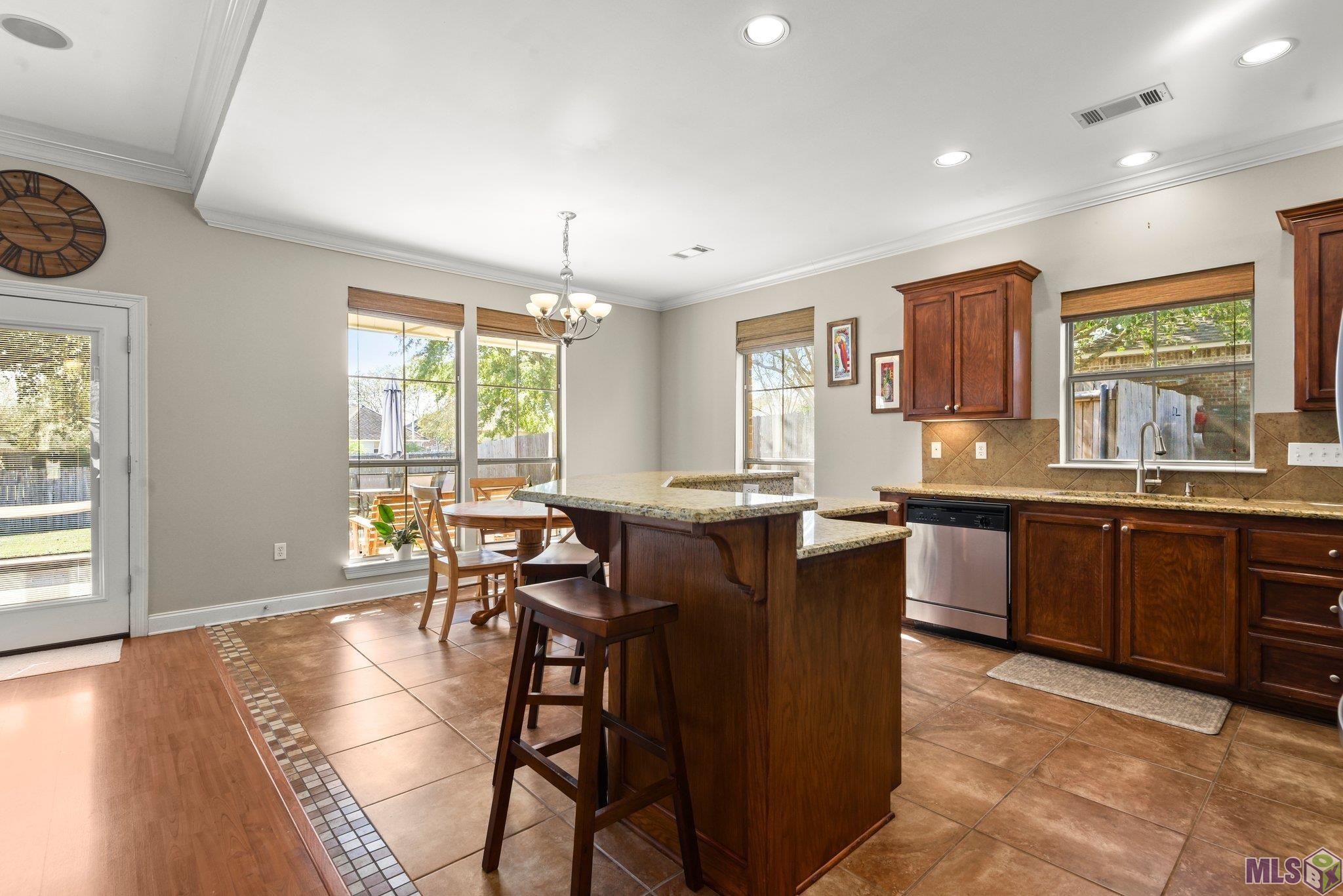 18452 Hoo Shoo Too Road Baton Rouge, LA 70817 - Photo 2 of 20