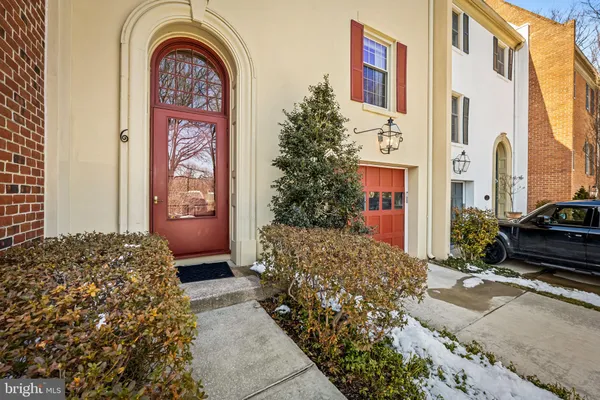 a view of entryway front of house