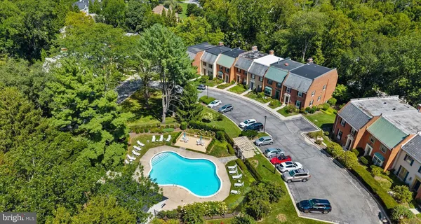 a sign on the side of the road