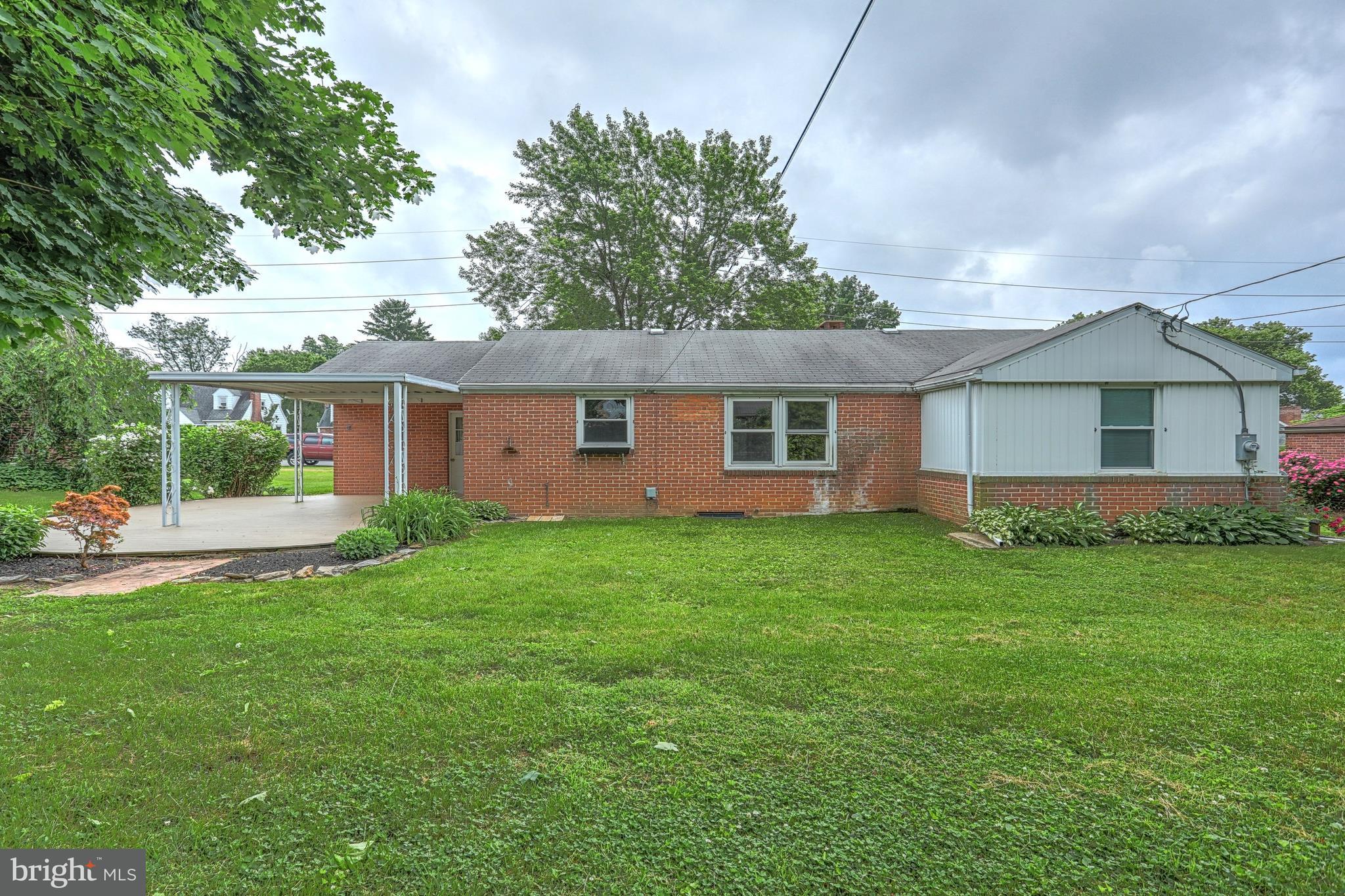 405 Edgehill Road York, PA 17403 - Photo 7 of 30 front view of a house and a yard
