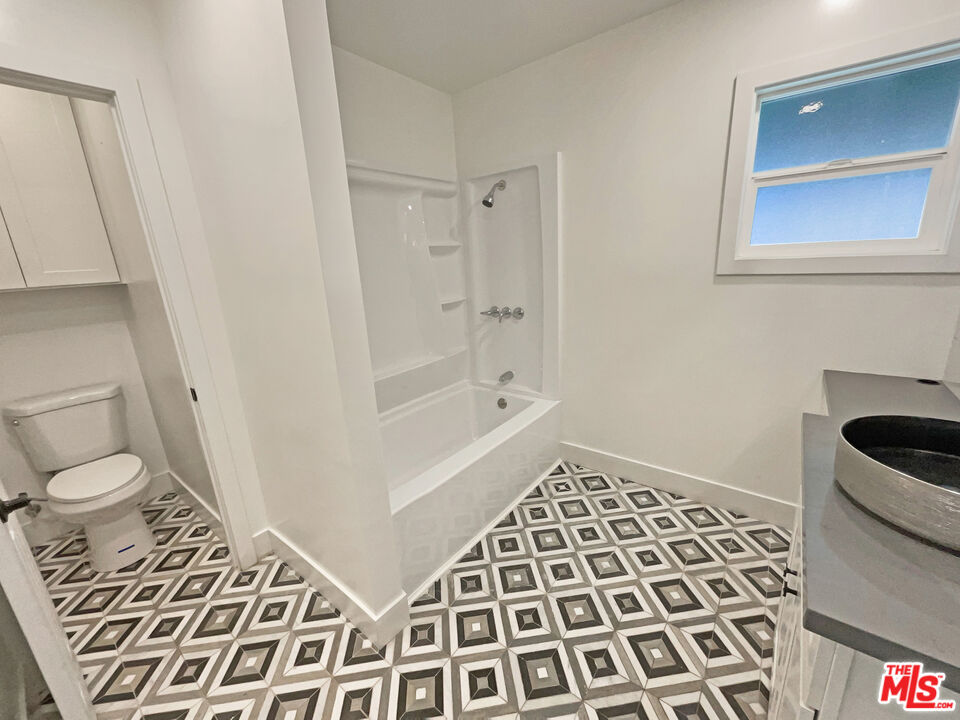 7165 East Wardlow Road Long Beach, CA 90808 - Photo 7 of 26 Gallery Image 7