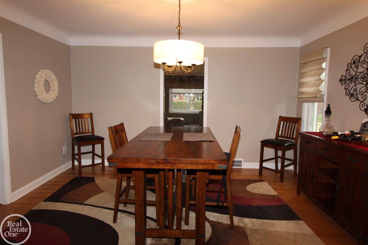 39 Vernier Road Grosse Pointe, MI 48236 - Photo 6 of 35 50030009-5.JPG
