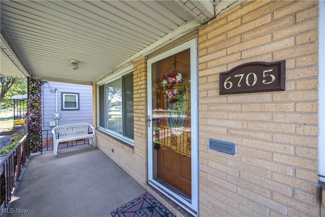 6705 Biddulph Road Cleveland, OH 44144 - Photo 7 of 42