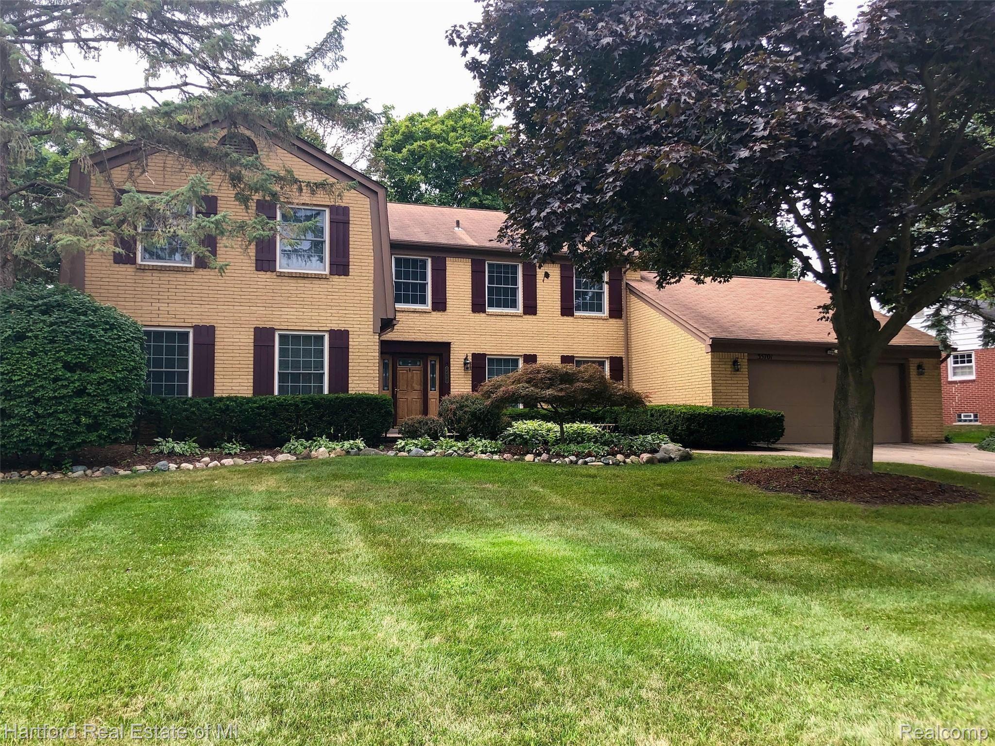 35701 Congress Road Farmington, MI 48335 - Photo 1 of 45 Beautiful Colonial with professional landscaping
