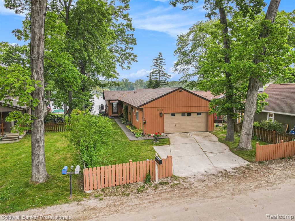 1704 Clark Lake Road Brighton, MI 48114 - Photo 30 of 39 Gallery Image 30