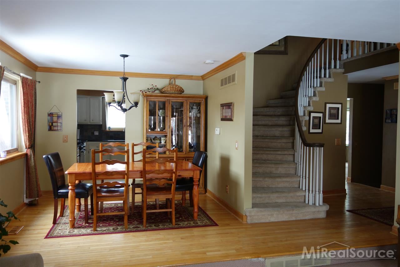 585 Plum Ridge Drive Rochester Hills, MI 48309 - Photo 4 of 24