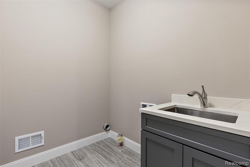 3833 Albatross Court, Unit 27 Rochester, MI 48309 - Photo 14 of 37