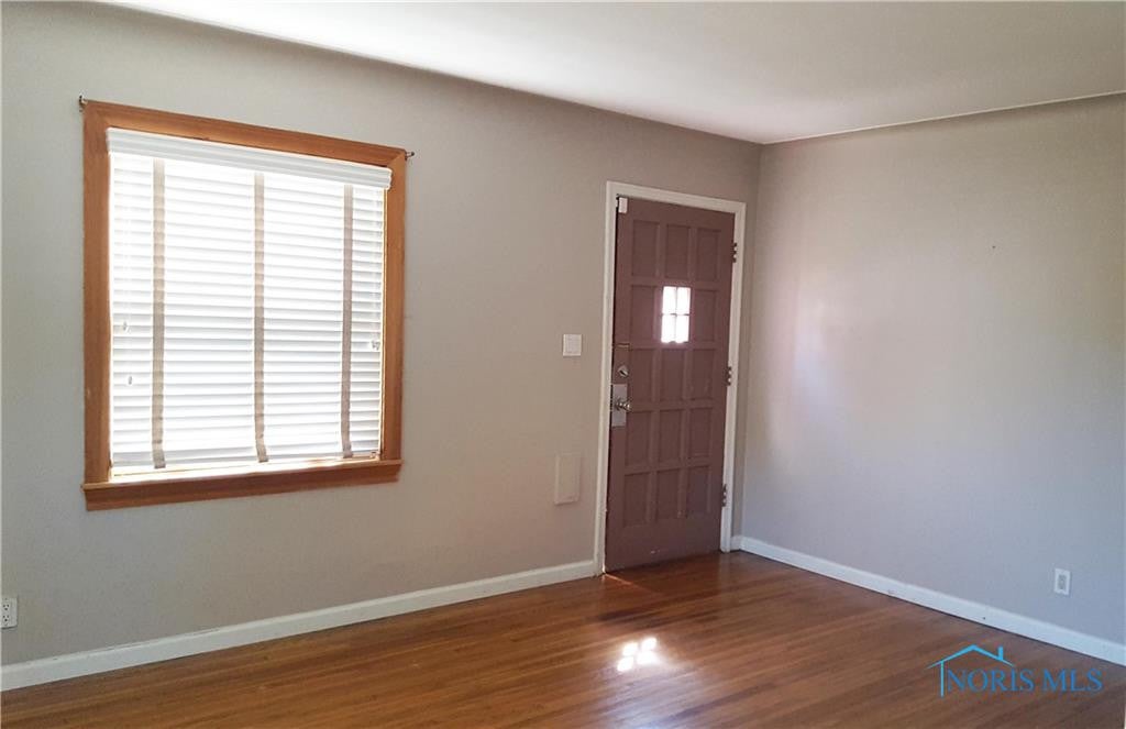 2102 Mansfield Road Toledo, OH 43613 - Photo 7 of 25 Beautiful wood floors in the Living Room throughout the main residence!