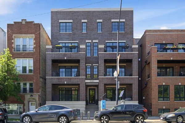 $4,700 | 2341 West Roscoe Street, Unit 2W, Chicago, IL 60618