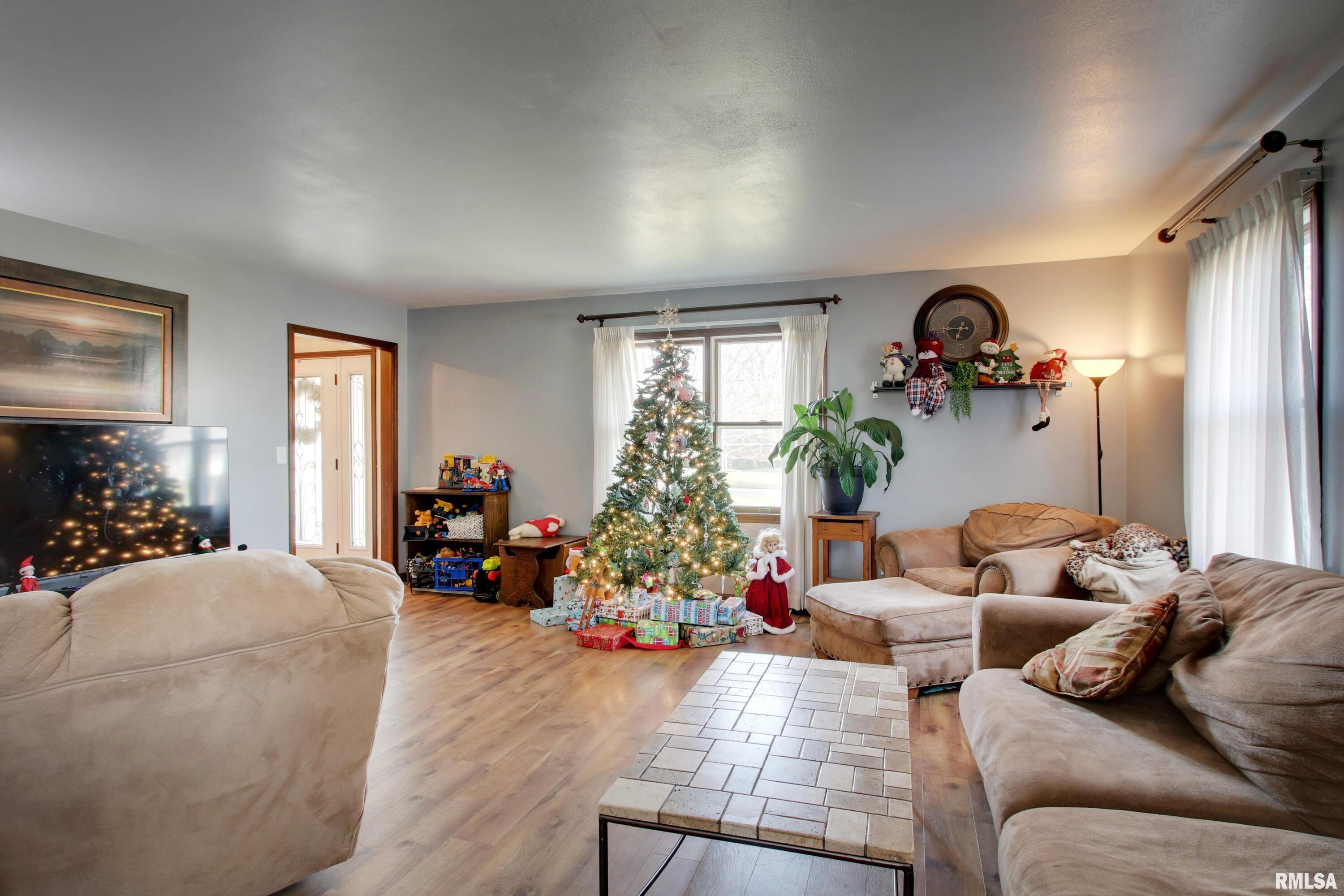 1201 Fundy Road Quincy, IL 62301 - Photo 4 of 26 Gallery Image 4