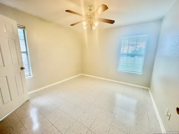 $1,100 | 132 South Mansfield Street, Unit A, Pleasanton, TX 78064