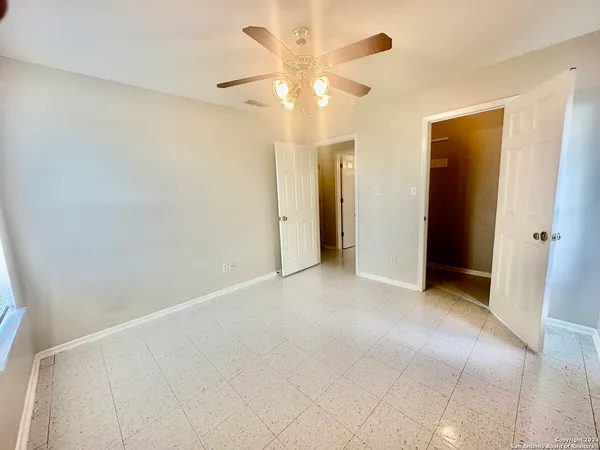 $1,100 | 132 South Mansfield Street, Unit A, Pleasanton, TX 78064
