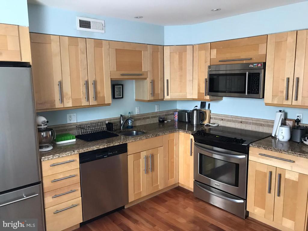 22 Llanfair Road, Unit 8 Ardmore, PA 19003 - Photo 3 of 11