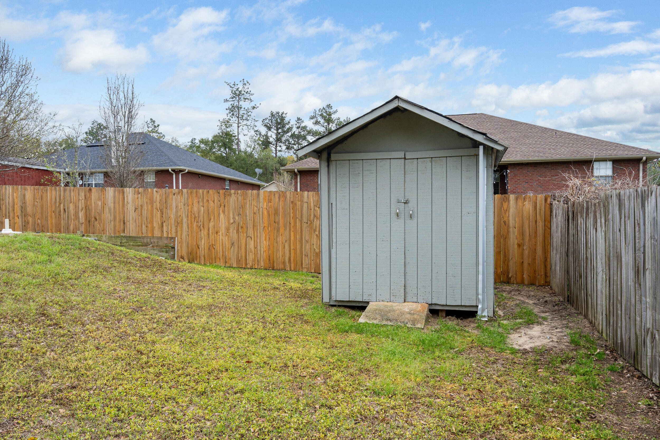 2345 Genevieve Way Crestview, FL 32536 - Photo 33 of 41 a backyard of a house