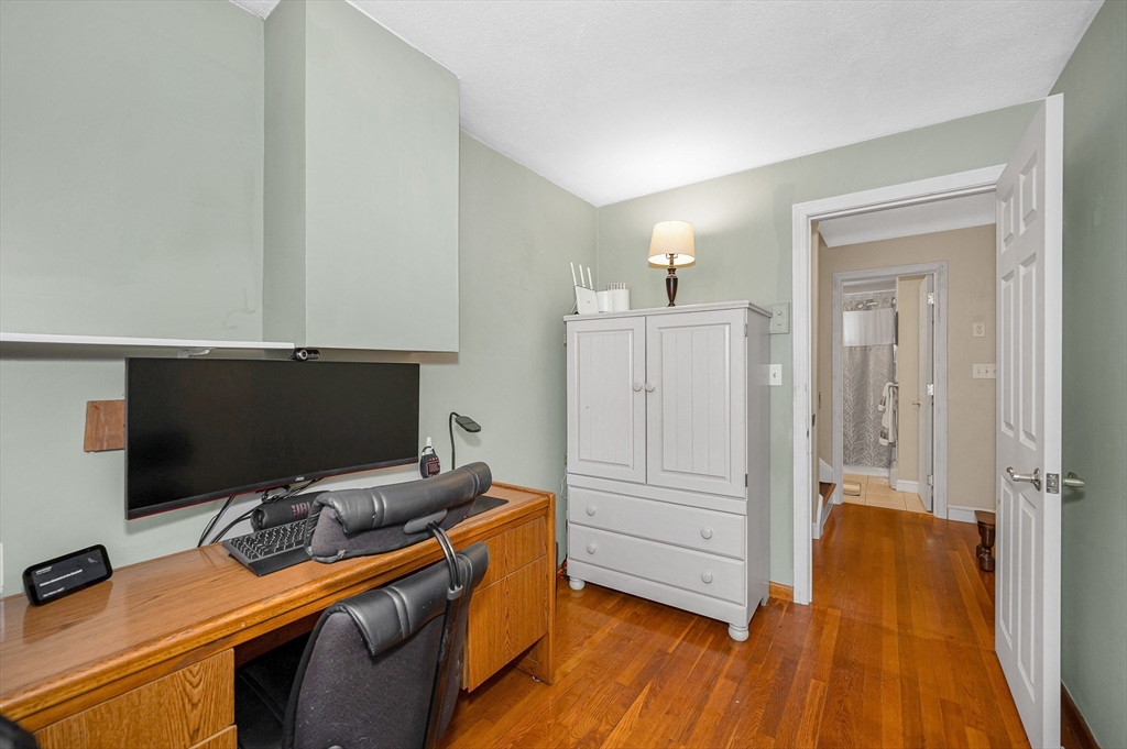 6 Surrey Road Woburn, MA 01801 - Photo 12 of 34