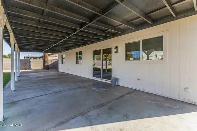 a big room with closet
