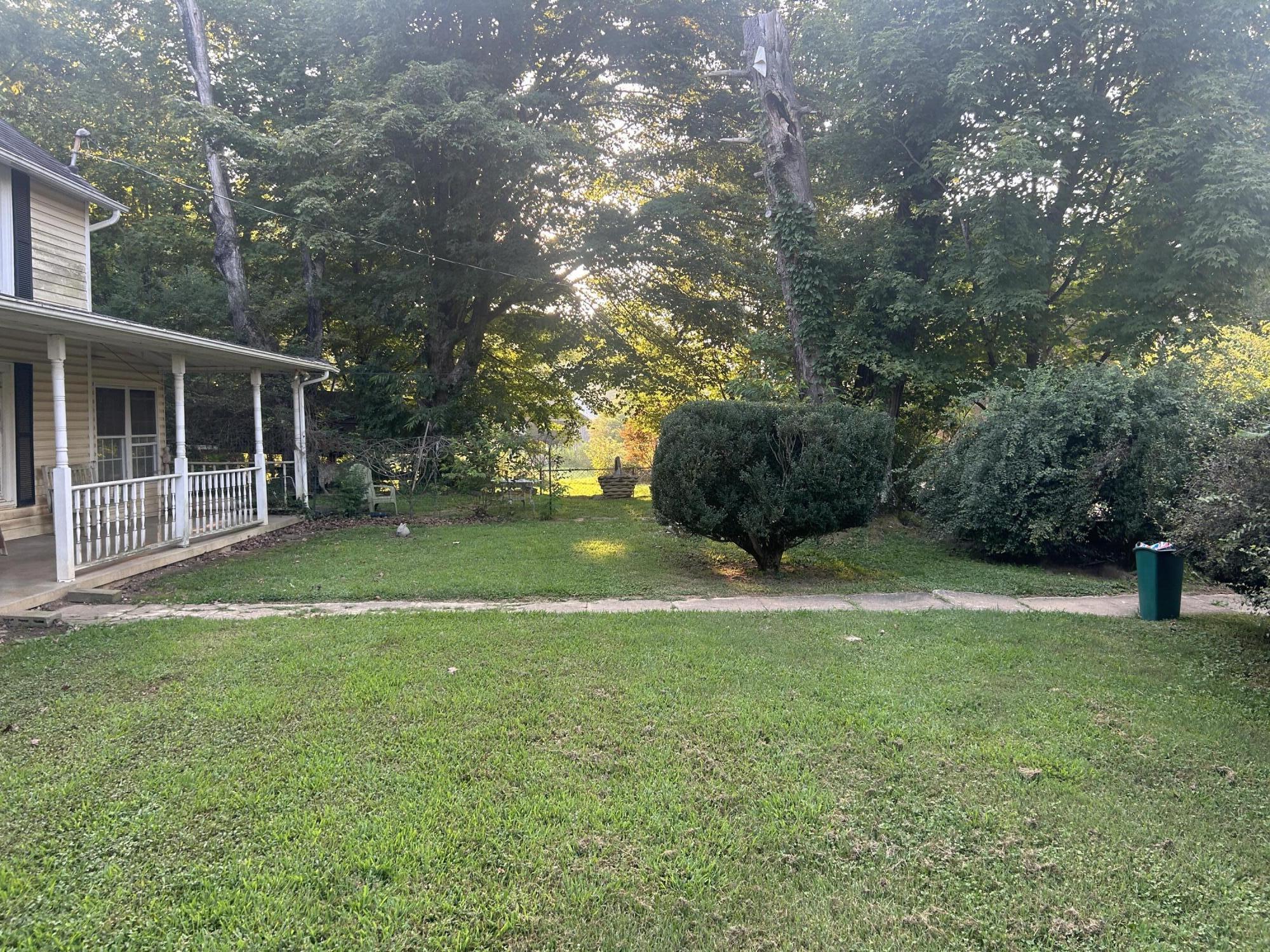 347 Jim Elliott Road Elizabethton, TN 37643 - Photo 3 of 15 IMG-4228