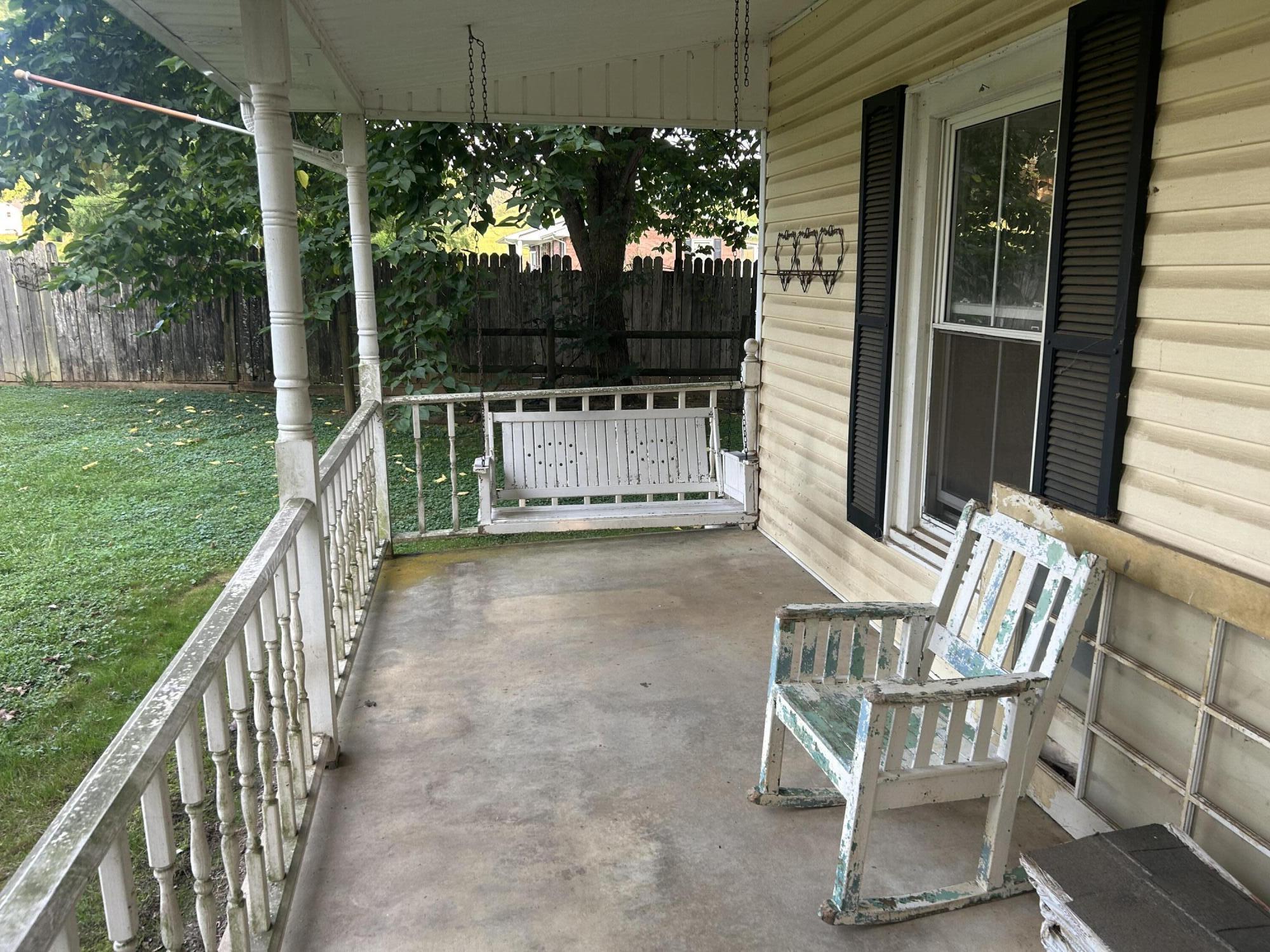 347 Jim Elliott Road Elizabethton, TN 37643 - Photo 9 of 15 IMG-4248