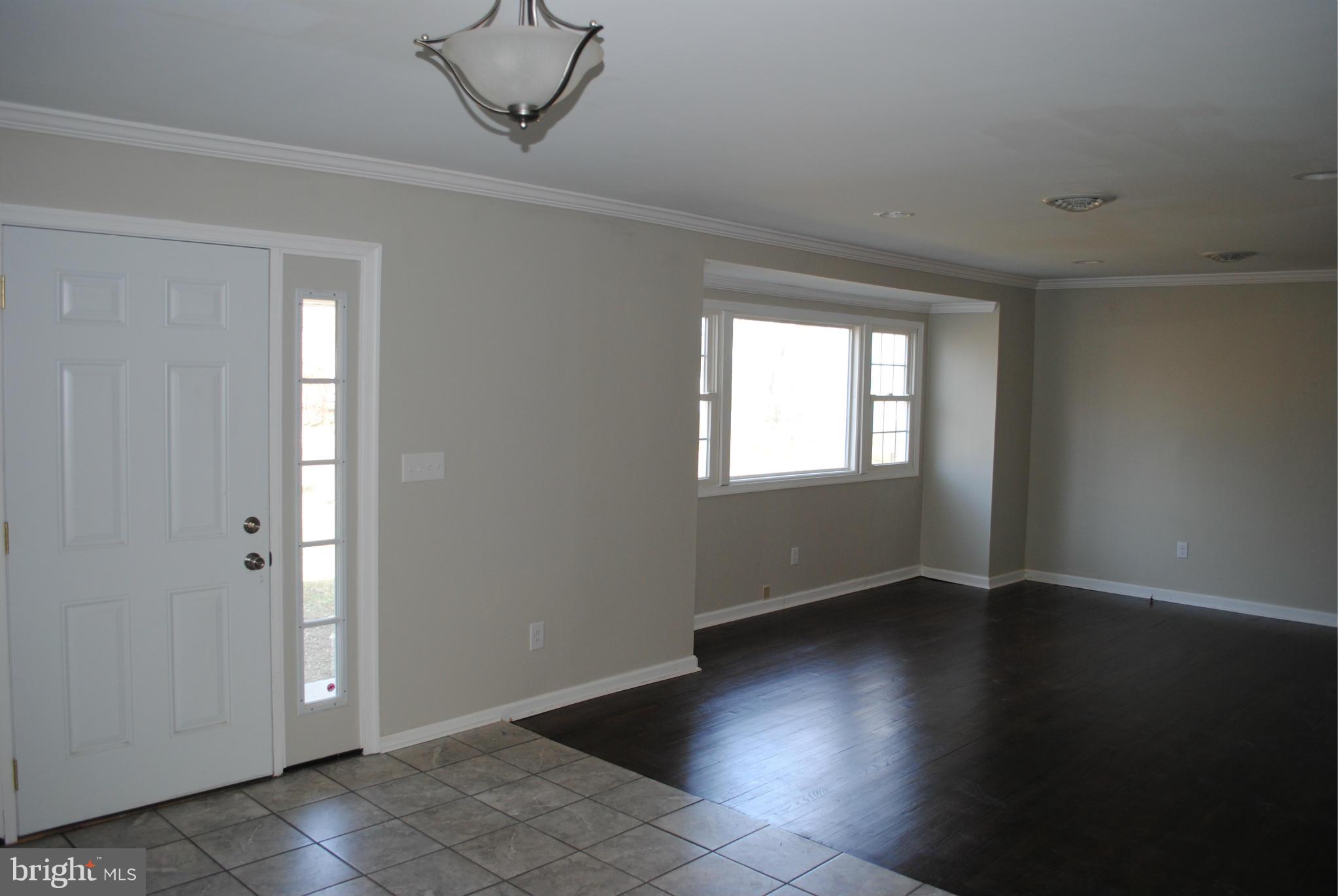 7571 Quaker Neck Road Chestertown, MD 21620 - Photo 3 of 21 Living Room