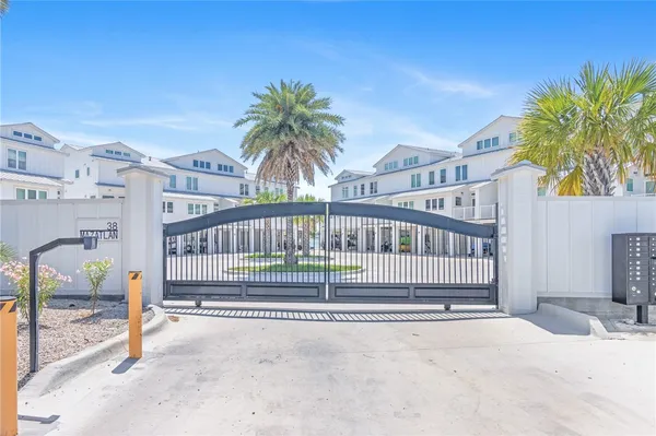 $799,000 | 38 Mazatlan Drive, Unit 11, Rockport, TX 78382