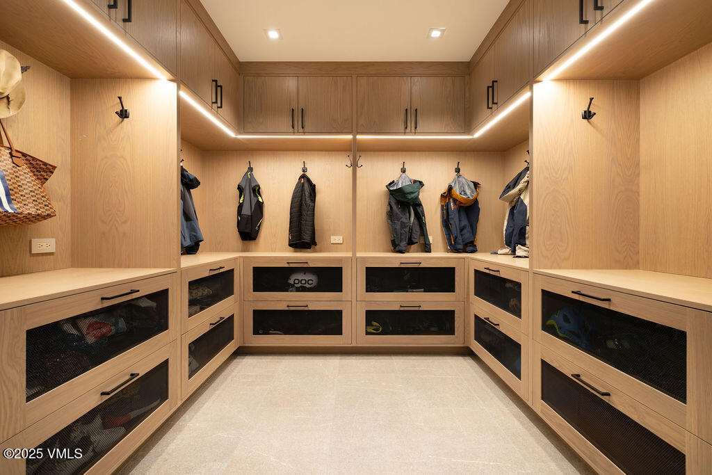 254 Beaver Dam Road Vail, CO 81657 - Photo 39 of 46 a view of an empty walk in closet