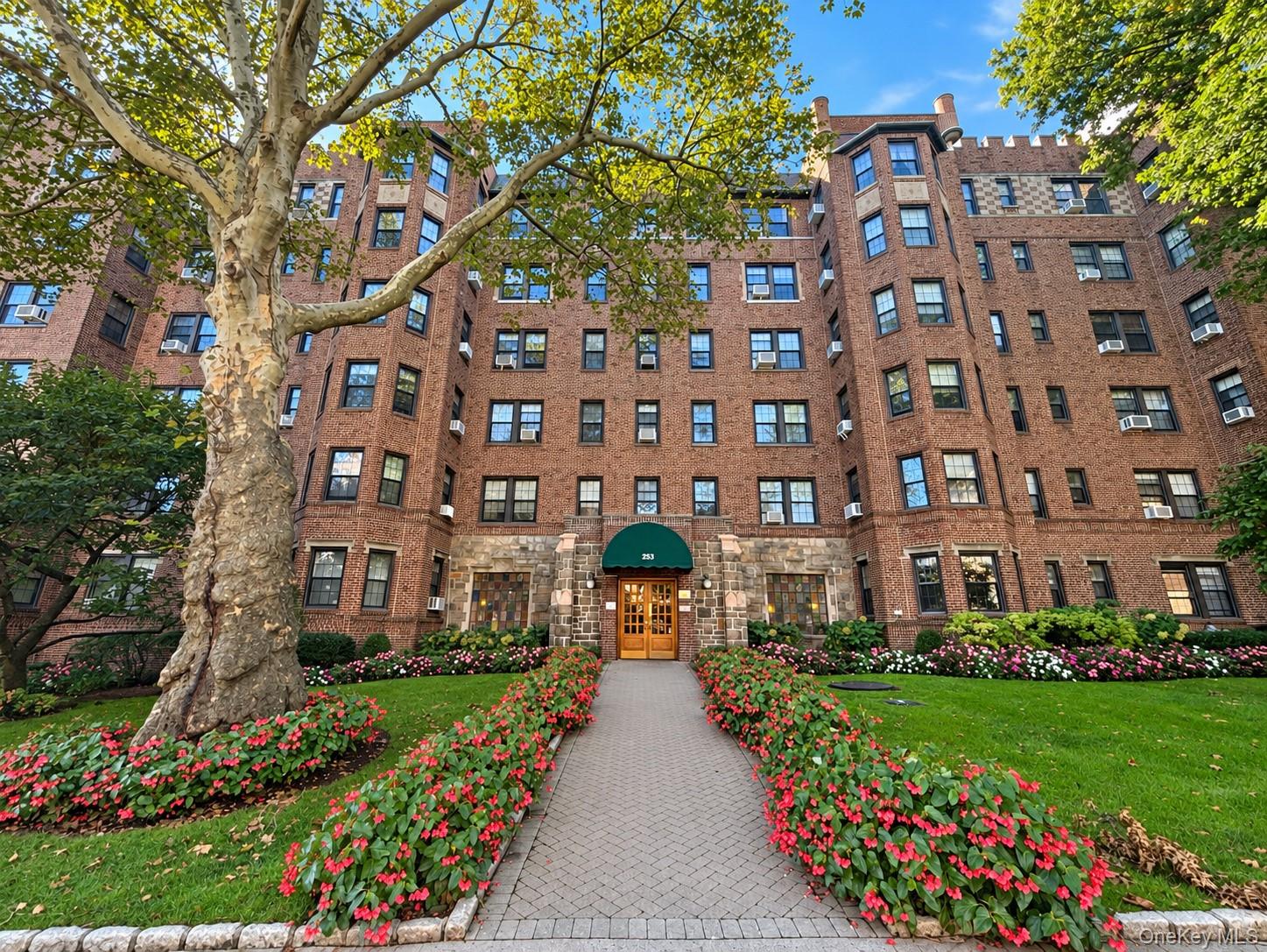 253 Garth Road, Unit 2A Scarsdale, NY 10583 - Photo 1 of 25 Welcome to the Fabulous Buckingham