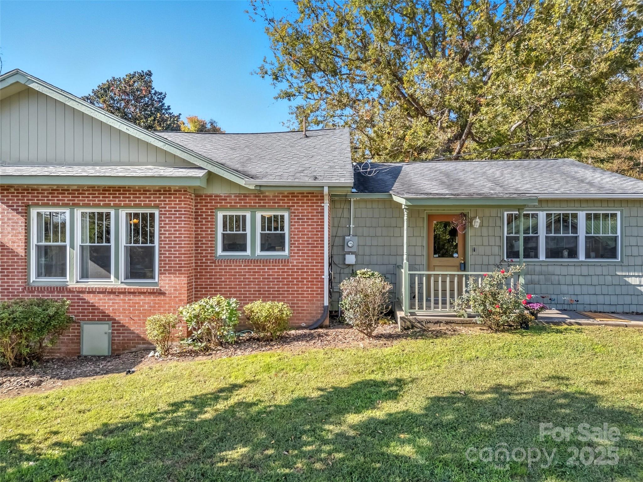 422 East Blue Ridge Road East Flat Rock, NC 28726 - Photo 4 of 26 Gallery Image 4