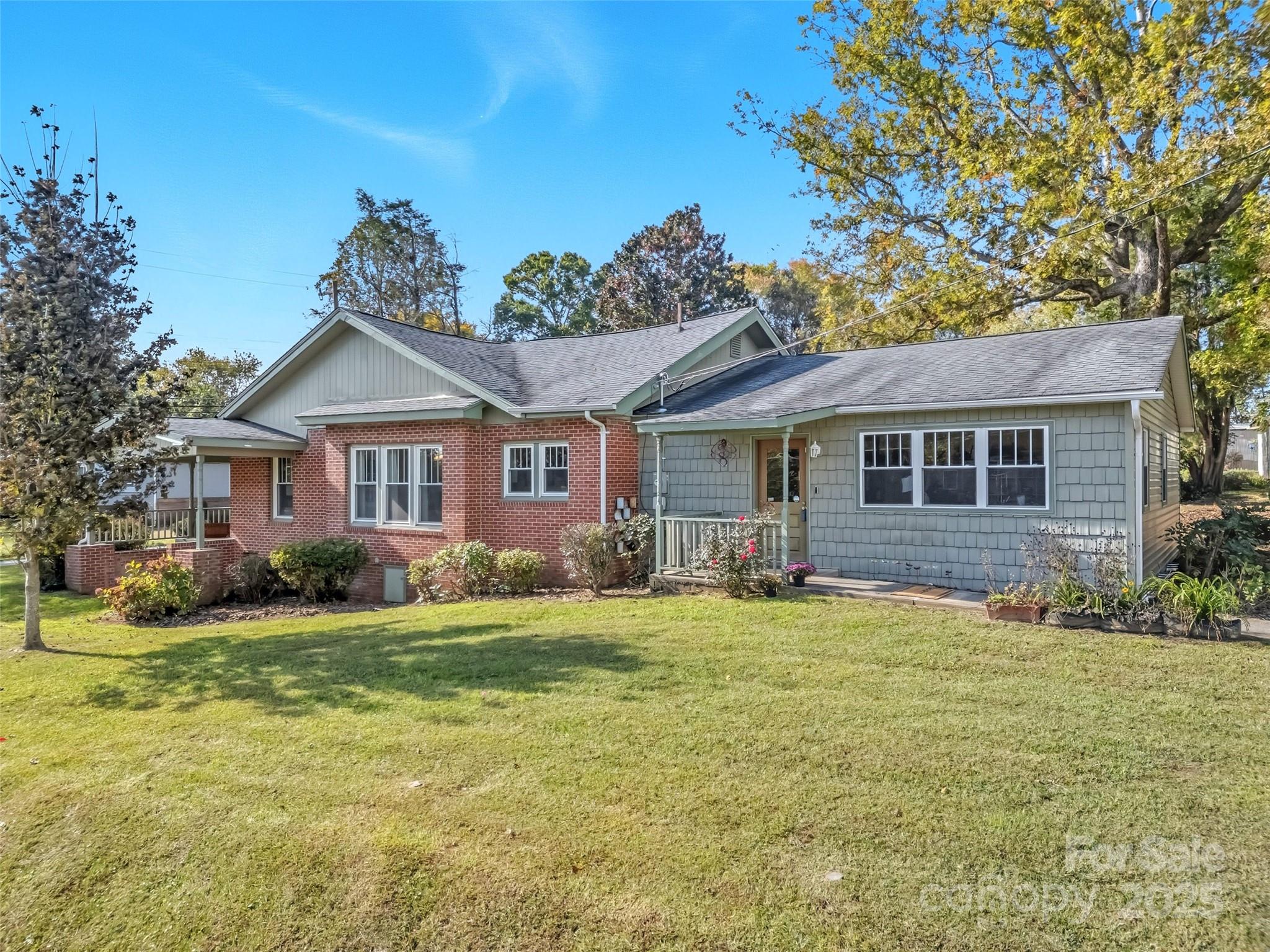 422 East Blue Ridge Road East Flat Rock, NC 28726 - Photo 5 of 26 Gallery Image 5