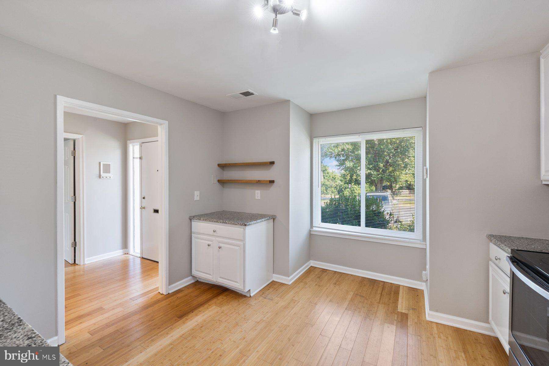 19422 Thomas Farm Road Montgomery Village, MD 20886 - Photo 10 of 36