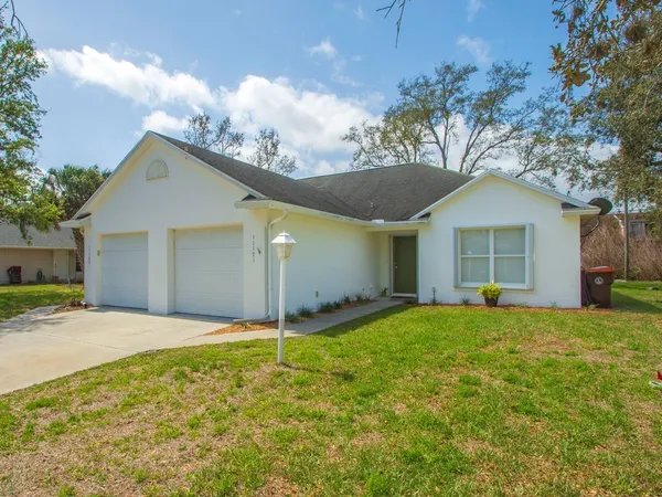 $1,950 | 11171 Airport Drive, Sebastian, FL 32958