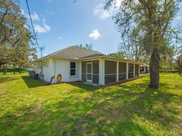 $1,950 | 11171 Airport Drive, Sebastian, FL 32958