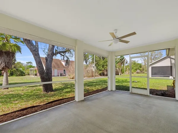 $1,900 | 11171 Airport Drive, Sebastian, FL 32958