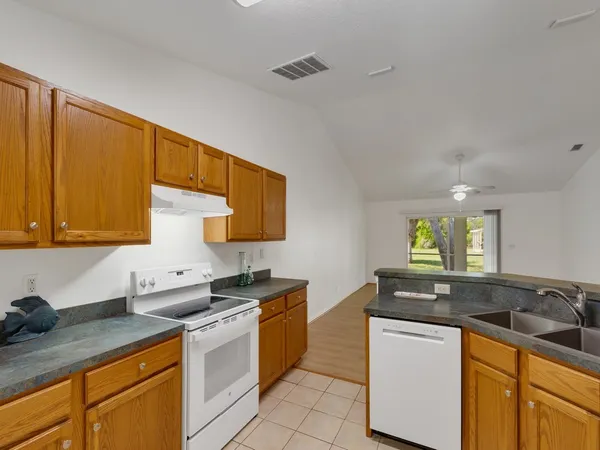 $1,950 | 11171 Airport Drive, Sebastian, FL 32958