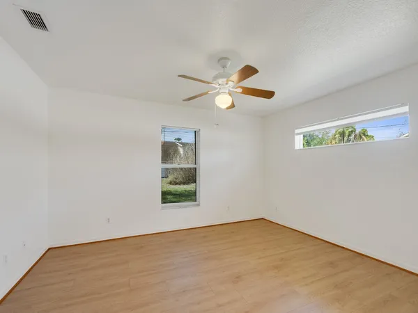 $1,900 | 11171 Airport Drive, Sebastian, FL 32958
