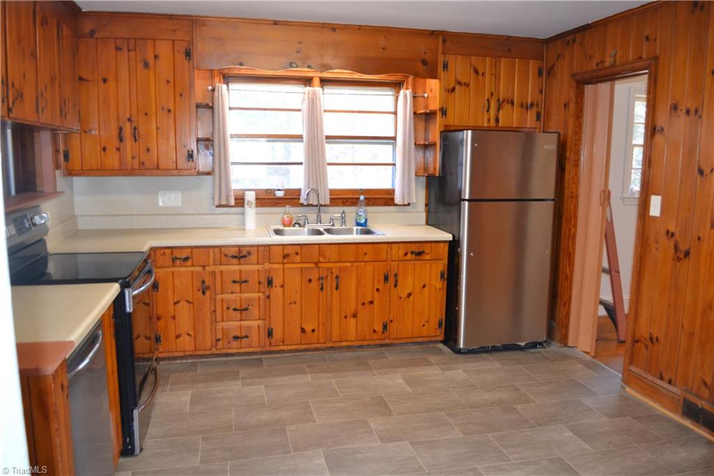 812 Dan Valley Road Madison, NC 27025 - Photo 7 of 13