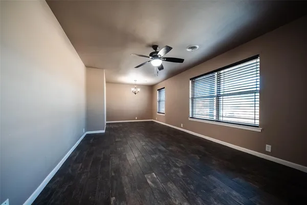 $2,450 | 1911 College Avenue, Gainesville, TX 76240