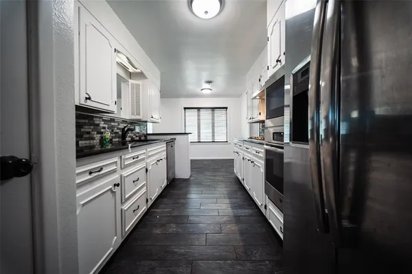 $2,450 | 1911 College Avenue, Gainesville, TX 76240