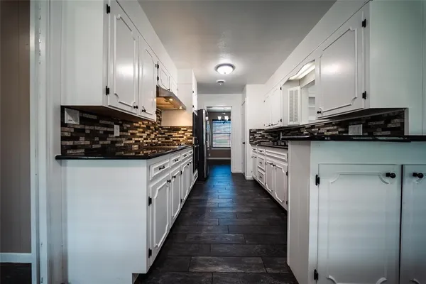 $2,450 | 1911 College Avenue, Gainesville, TX 76240